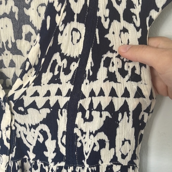 Anthropologie Navy and White Ikat Print Top - Picture 2 of 7